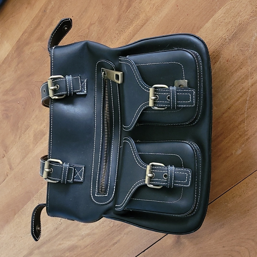 Black purse with Huge zippers
